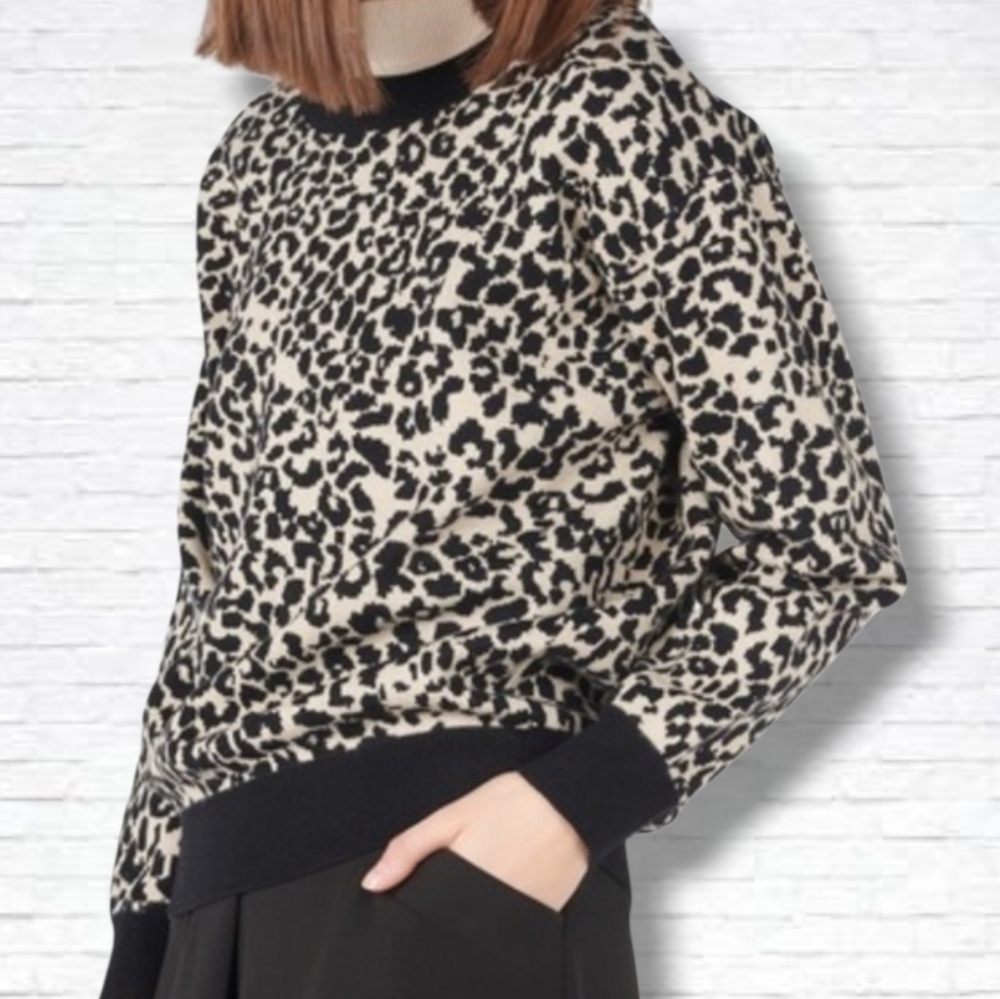 Molly Bracken White Leopard Print Crewneck Knit Sweater Size M/L